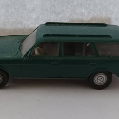 Modellauto -  Wiking Mercedes  250 T  , guter Zustand, nicht beschädigt, leicht verstaubt.