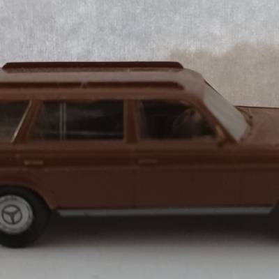 Modellauto -  Wiking Mercedes  250 T  , guter Zustand, nicht beschädigt, leicht verstaubt.