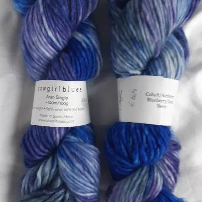 30 % Rabatt: 100 g Strang Cowgirlblues, Aran Single, handgefärbt, Blautöne, Merino-Kid Mohair