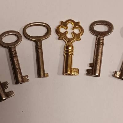 8 alte kleine Schlüssel aus  aus Berlin Grünau