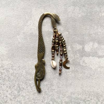 Lesezeichen „Mermaid“ braun - Lesezeichen aus Metall mit einer Vielzahl an Perlen in braun