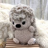 Gehäkelter Igel in Beige als kuscheliger Begleiter für Babys und Kinder Bild 5