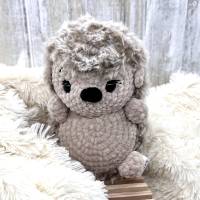 Gehäkelter Igel in Beige als kuscheliger Begleiter für Babys und Kinder Bild 6
