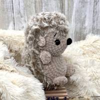 Gehäkelter Igel in Beige als kuscheliger Begleiter für Babys und Kinder Bild 7