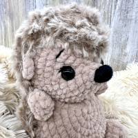 Gehäkelter Igel in Beige als kuscheliger Begleiter für Babys und Kinder Bild 8