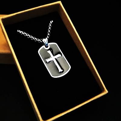 Kette mit massiven Kreuzamulett, Edelstahl