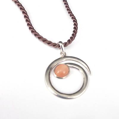 Sterling Spiralanhänger mit ovalem Mondstein