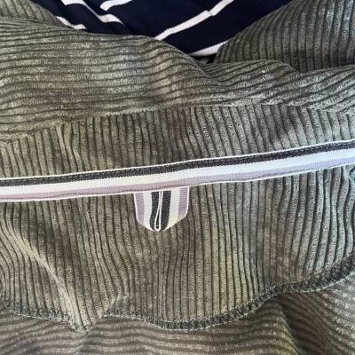 Hemdjacke aus weichem Cord in Dunkelgrün