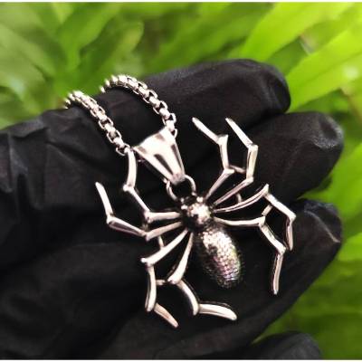 Kette mit großer detaillierter Spinne , Edelstahl