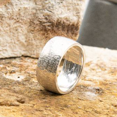 massiver breiter Ring mit gehämmerter Struktur, Weihnachtsgeschenk, Männerschmuck