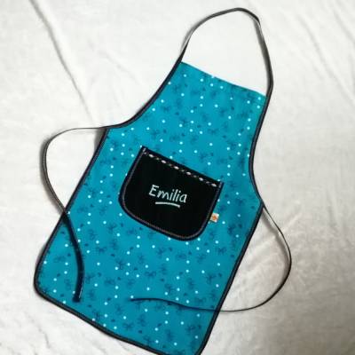 Personalisierte Kinderschürze mit Namen – Handgefertigt aus Baumwolle, Schleifen-Motiv, individuelle Größe