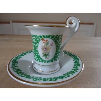 Verschnörkelte Mokkatasse