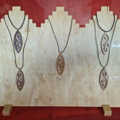 Kette mit Anhänger Surfbrett