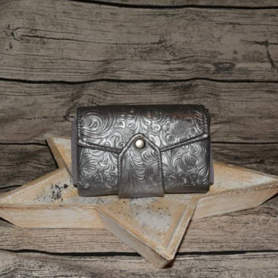 Mittelgroße, edle Geldbörse mit viel Platz- Little Ruby-silbergraues Kunstleder-florale Prägung