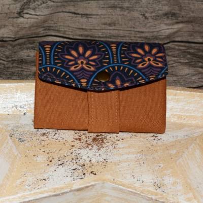 Kleine Geldbörse/ Portemonnaie Mini Ruby beschichtete Baumwolle dunkelblau mit Ornamenten und cognacfarbenem Canvas