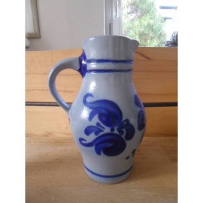 Typischer Frankfurter Apfelwein-Krug. Steinzeug