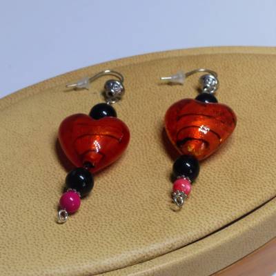 Ohrhänger Herz, herzige Ohrringe, orange rot schwarz silber, Glasperlen, Lampworkperlen, Ohrschmuck