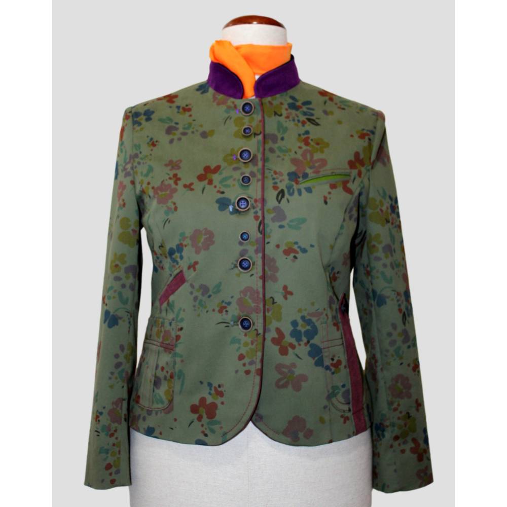 Damen Blazer sportlich elegant moosgrün/bunt – Svetlana Fröhling