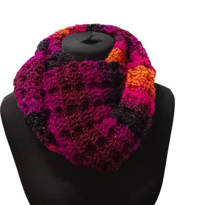 gehäkelter, superflauschiger Loop Schal in wunderschönen Halloween Farben mit eingearbeitetem Glitzerfaden