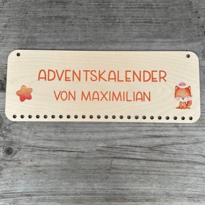 Personalisierter Holz-Adventskalender mit Fuchs mit Weihnachtsmütze