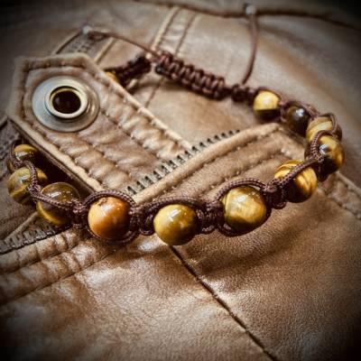 Makramee Männerarmband Tigerauge – Handgefertigtes Edelsteinarmband für Herren