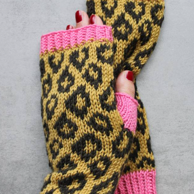 Malabar Stulpen und Handschuhe Strickanleitung – Leopardenmuster in Fair-Isle Technik