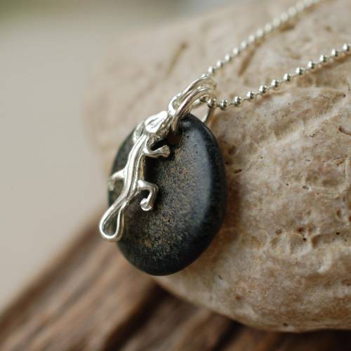 Eidechse und schwarze Keramik an echt silberner Kugelkette