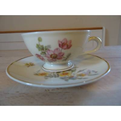 Bildschön bemalte Mokkatasse. Hutschenreuther Selb