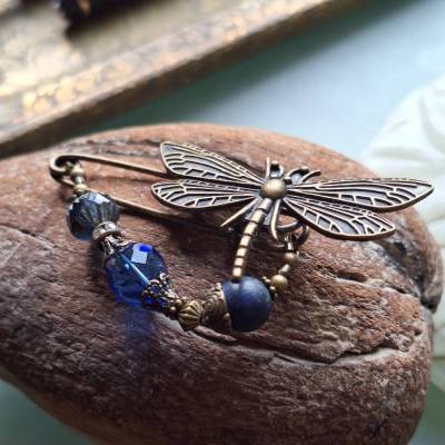 Schalnadel Libelle Lapislazuli im Jugendstil, Tuchnadel mit Perlen in Blau Dunkelblau N-7-AB-43