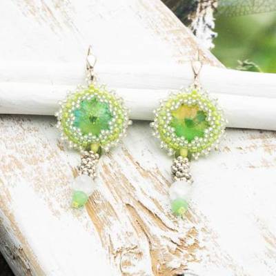 elegante beadwork ohrringe, perlenschmuck in grün, weihnachtsgeschenk, geburtstag frau freundin