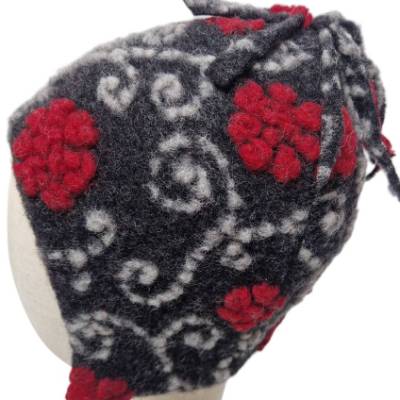 Bommel-Mütze aus Wollwalk mit Dreieckstuch