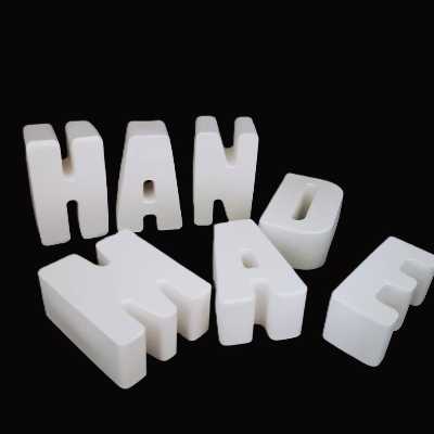 Buchstaben aus Keramik – stilvolle Deko-Buchstaben für jeden Anlass