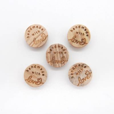 2 Kinder-Holzknöpfe mit Schriftzug 