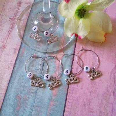 6 Glasmarkierer mit Zahlen und einem Anhänger 