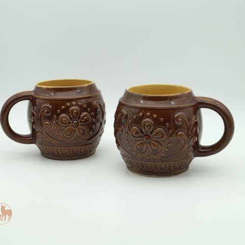 Reliefkrug, zwei Krüge Seidel aus Keramik Bierkrug braun Boho Seidel Kaffeepott Kakao Becher VEB Gräfenoda Form 230 Krug
