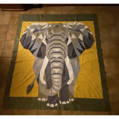 Patchworkdecke Elefant – Kunstwerk fürs Sofa, Bett oder als Wandbild, mit Sorgfalt im Irinas-Atelier genäht