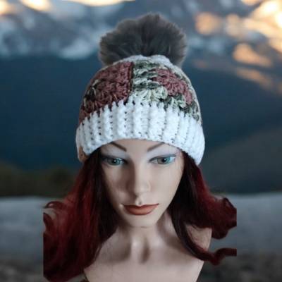 Kuschelige Bommelmütze, gehäkelt, Handarbeit