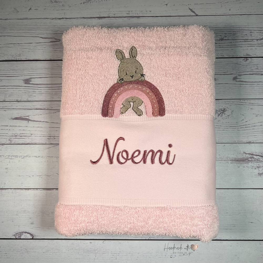 Personalisiertes Kinderhandtuch 70x140cm - Bestickt Mit Name Und Tiermotiv In Flieder