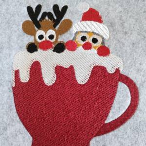 Stickdatei Tasse mit Weihnachtsmann und Rentier Aplikation und Vollstick Variante in 13x18,20x20,20x26 cm Bild 2