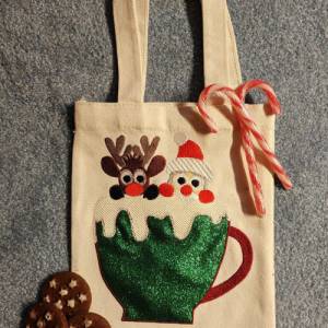 Stickdatei Tasse mit Weihnachtsmann und Rentier Aplikation und Vollstick Variante in 13x18,20x20,20x26 cm Bild 5