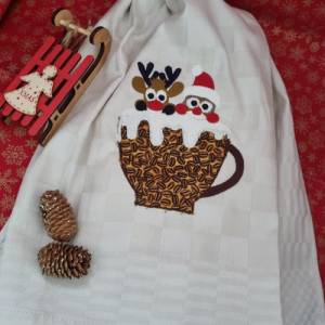 Stickdatei Tasse mit Weihnachtsmann und Rentier Aplikation und Vollstick Variante in 13x18,20x20,20x26 cm Bild 7