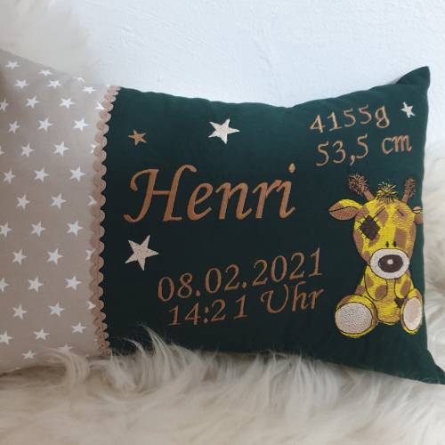 Kissen Geburtskissen Giraffe Sterne beige uni dunkelgrün & Wunschnamen W1011