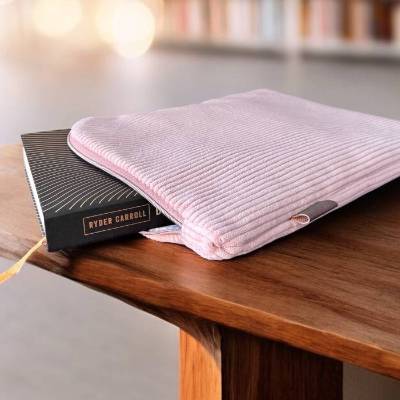 Zauberhafter Schutz für deine Bücher – Buchhülle aus Cord in Hellrosa