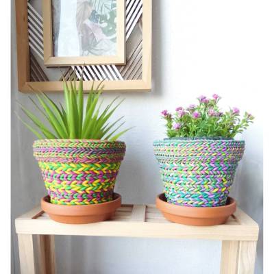 Bunter Pflanzentopf im Strickdesign aus Polymer-Ton mit Terrakotta-Basis und Untersetzer perfekt für Sukkulenten 