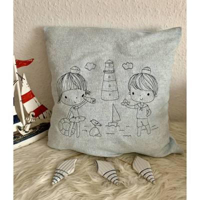 Stickdatei Maritim Junge und Mädchen mit Leuchtturm Komplett Motiv Kissenmotiv Set 916