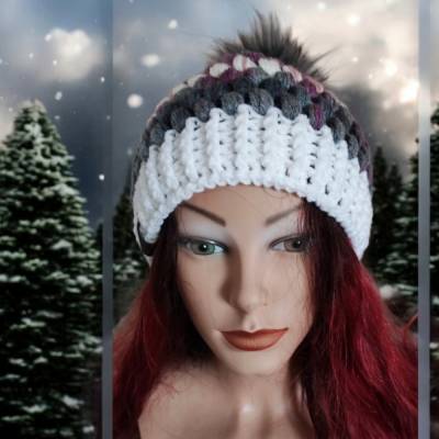 Kuschelige Bommelmütze, gehäkelt, Handarbeit