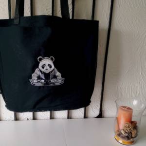 Maschinen Stickdatei - Panda DJ Lichteffekt 12-14*18cm Bild 5