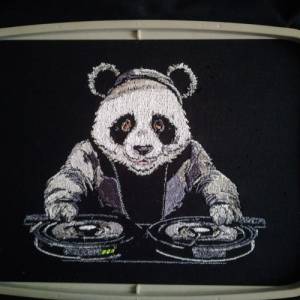 Maschinen Stickdatei - Panda DJ Lichteffekt 12-14*18cm Bild 8