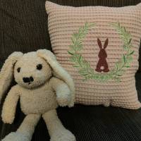 Stickdatei - Hase im Blumenkranz Ostern Frühling 2 Größen Bild 3