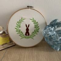 Stickdatei - Hase im Blumenkranz Ostern Frühling 2 Größen Bild 8